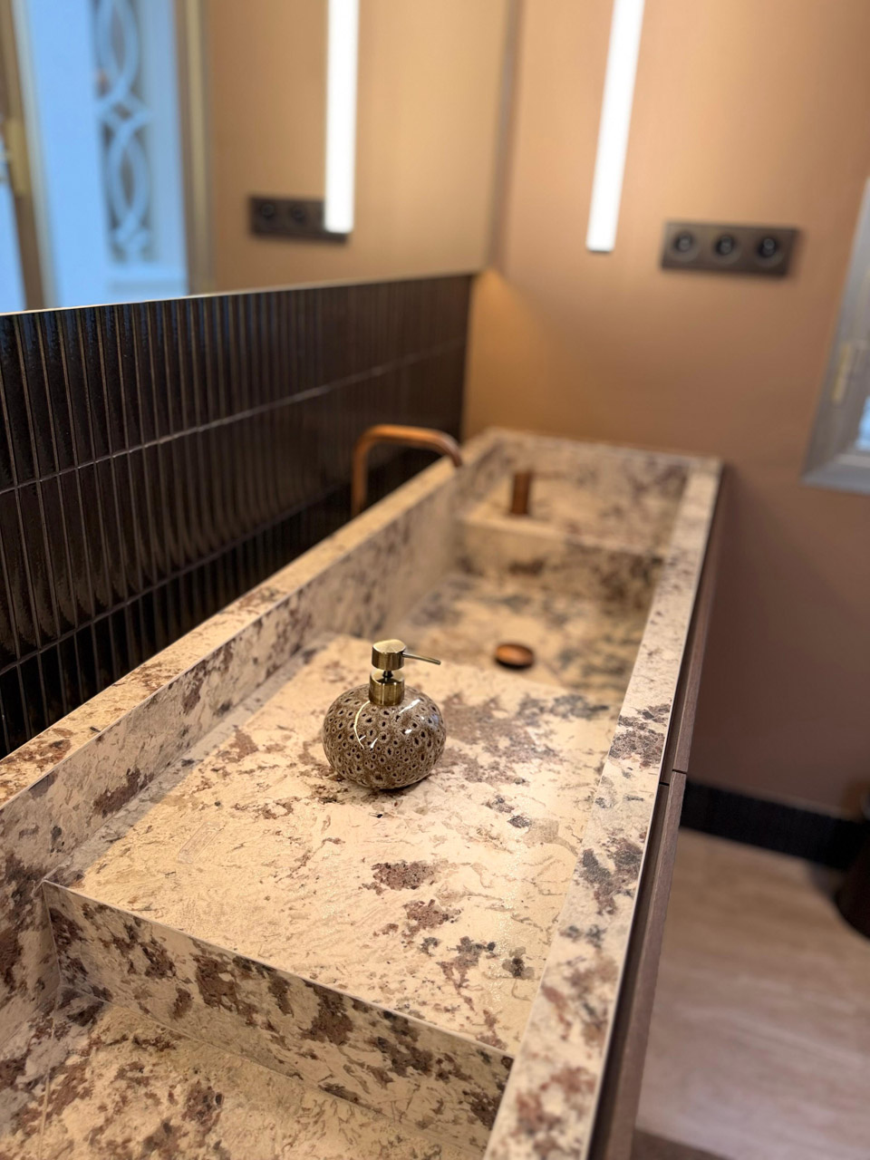 Vasque sur mesure en carrelage